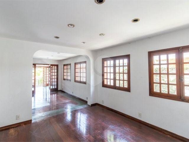 Sobrado à venda com 5 quartos, sendo 3 suítes,  em Alto da Boa Vista, São Paulo, SP