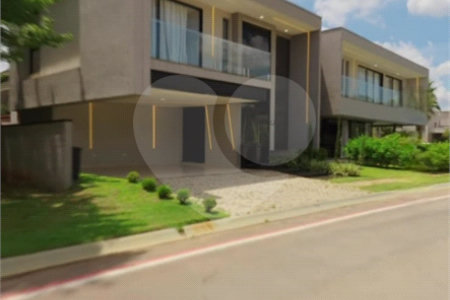 Casa à venda com 4 suítes no condomínio Figueira Garden, Atibaia - SP