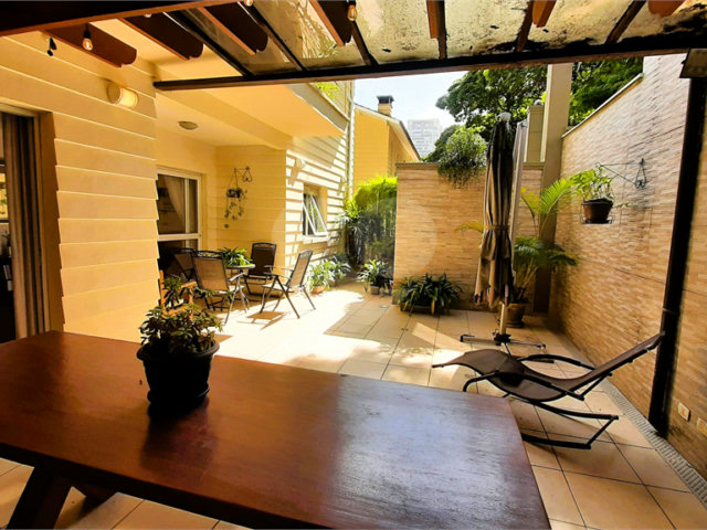 Casa à venda com 4 suítes no condomínio Vila das Acacias, São Paulo - SP