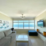 Apartamento Frente Mar com 4 Quartos para Venda ou Locação em Pitangueiras – Guarujá/SP