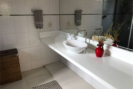 Sobrado à venda com 3 quartos, sendo 2 suítes, em Jardim Tropical, Cuiabá, MT