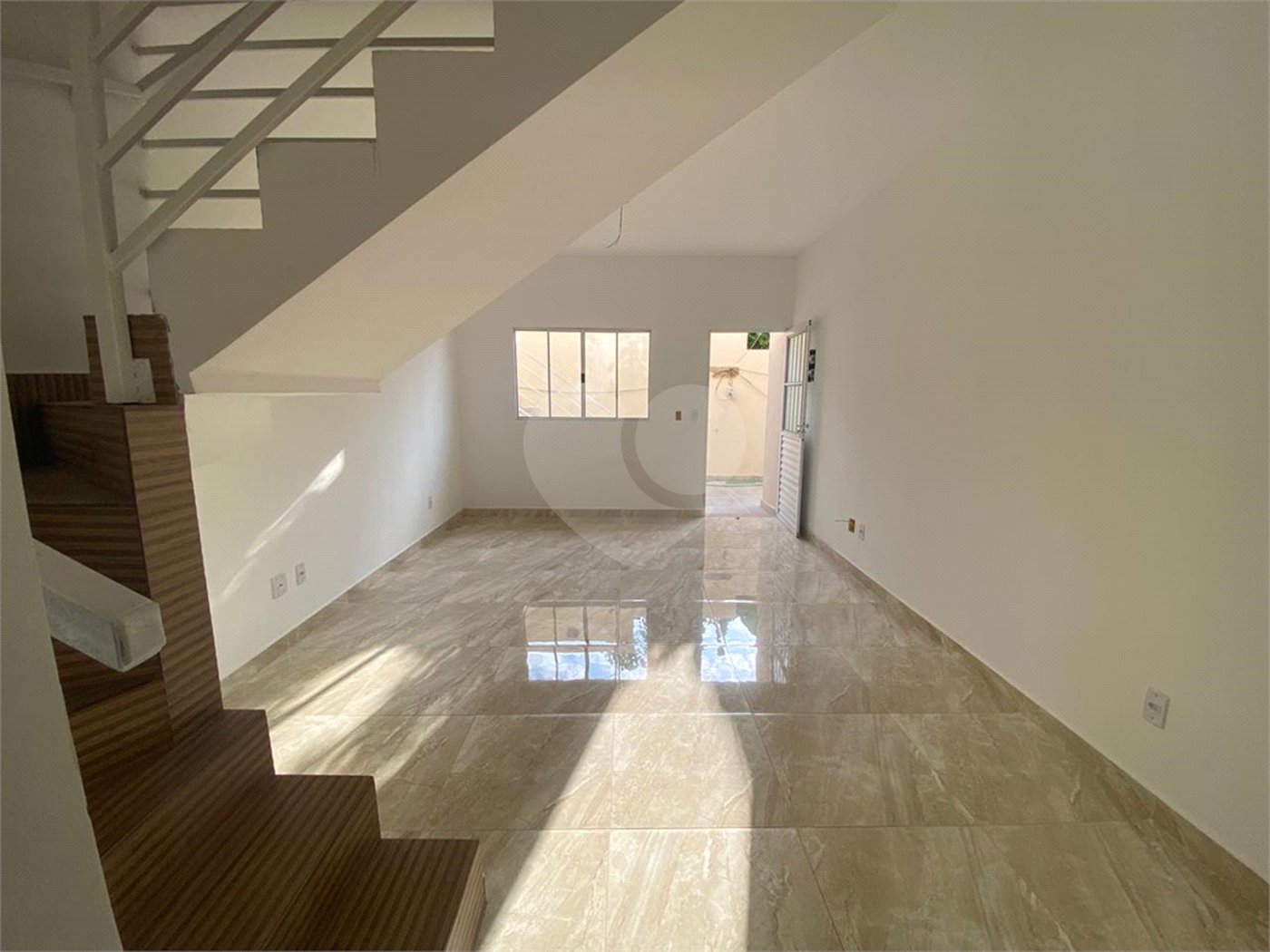 Casa para alugar com 2 suítes no condomínio Residencial Vila Amélia, Poá - SP