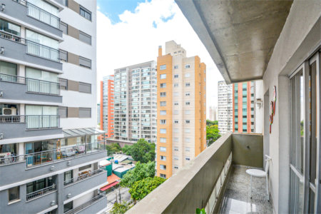 Apartamento à venda com 3 quartos, sendo 1 suíte,  em Moema, São Paulo, SP