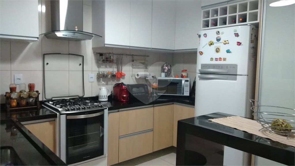 Sobrado à venda com 3 quartos, sendo 1 suíte, em Vila Suissa, Mogi das Cruzes, SP