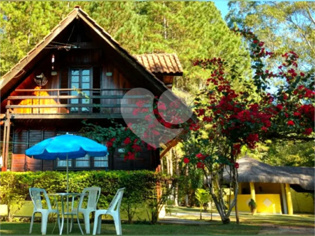 Casa à venda com 6 quartos, sendo 5 suítes,  no condomínio Cinco Lagos, Mairiporã - SP