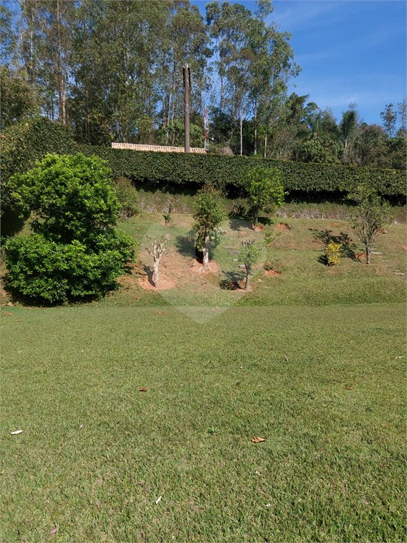 Sobrado à venda com 4 quartos, sendo 1 suíte, em Serra da Cantareira, Mairiporã, SP