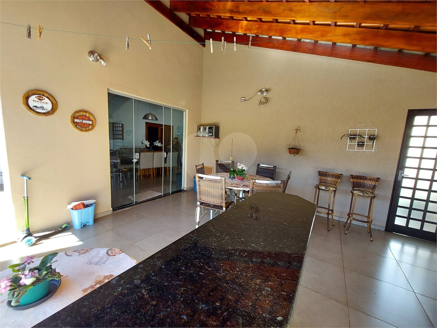 Casa à venda com 4 quartos, sendo 2 suítes, no condomínio Nascente do Jaraguá, Araraquara - SP