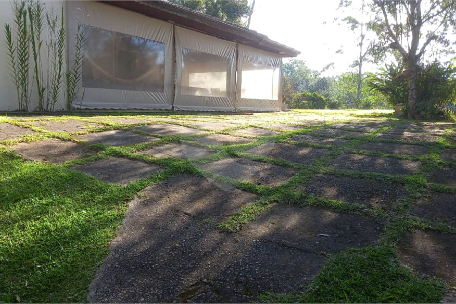 Casa à venda com 4 quartos, sendo 2 suítes, no condomínio Cinco Lagos, Mairiporã - SP