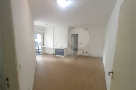Apartamento à venda com 3 quartos, sendo 1 suíte,  em Vila Olímpia, São Paulo, SP