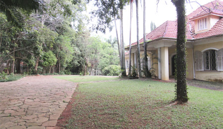 Casa à venda com 4 quartos, sendo 2 suítes, no condomínio Chácara Flora, São Paulo - SP