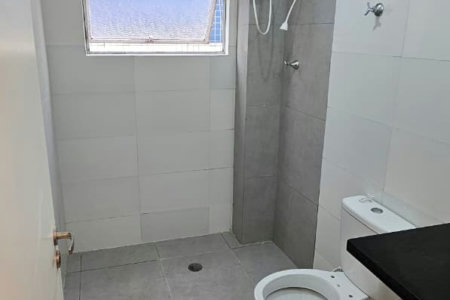 Apartamento de 01 Dormitório na Vila Caiçara — 200 m do Mar