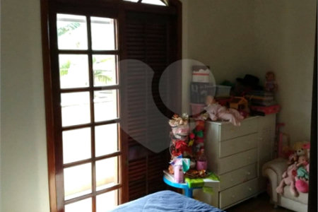 Sobrado à venda com 3 quartos, sendo 1 suíte,  em Jardim Santa Rita de Cássia, Suzano, SP