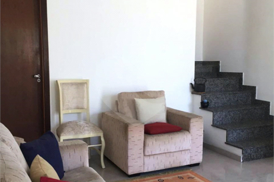 Casa à venda com 3 quartos, sendo 1 suíte, no condomínio Coelho III, São Paulo - SP