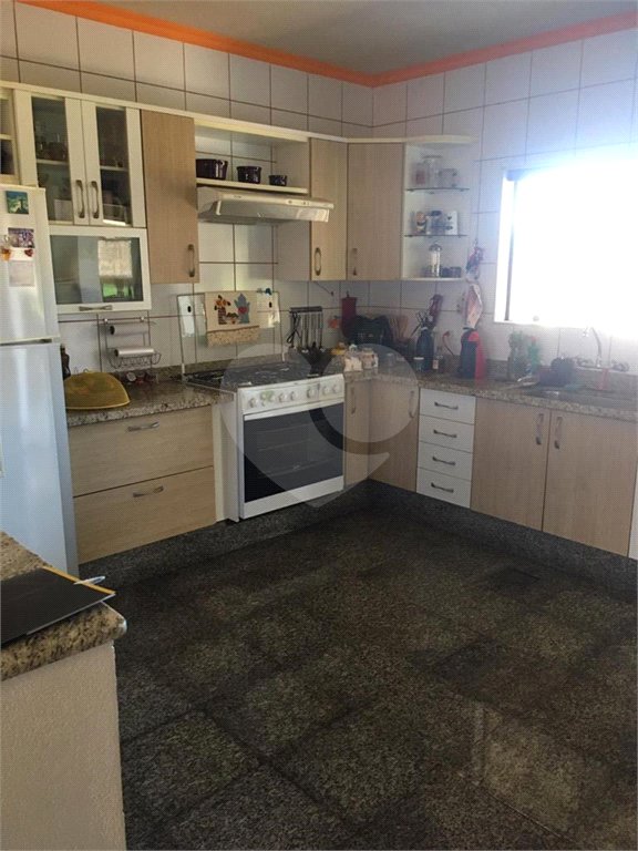Sobrado à venda com 4 quartos, sendo 1 suíte,  em Vila Asem, Itapetininga, SP