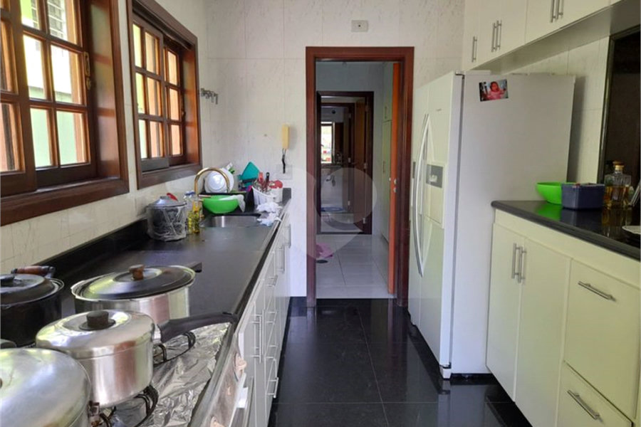 Sobrado à venda com 3 suítes em Vila Romero, São Paulo, SP