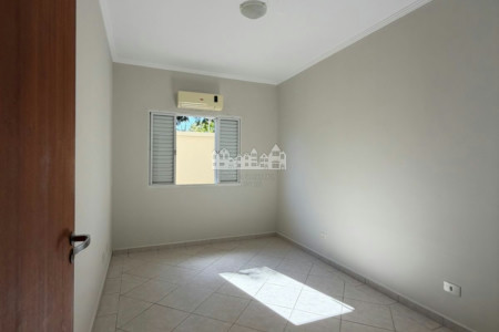 Casa à venda com 3 quartos, sendo 1 suíte, no condomínio Bella Vita, Atibaia - SP