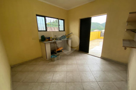 Casa à venda com 3 quartos, sendo 1 suíte, em Vila Valença, São Vicente, SP