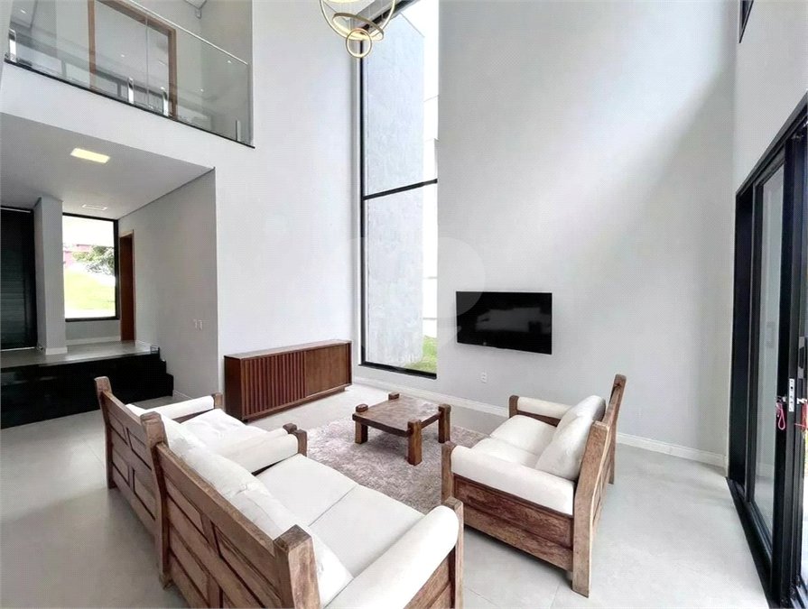 Casa à venda com 3 suítes no condomínio Ninho Verde II, Pardinho - SP