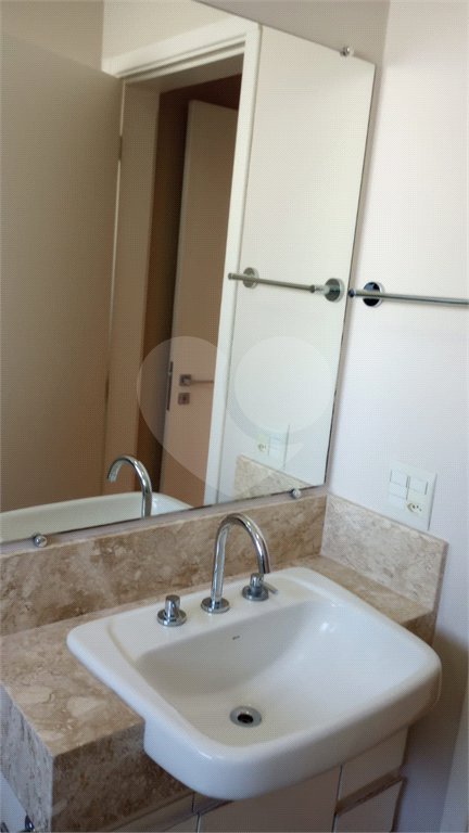 Casa à venda com 3 suítes no condomínio Picollo, Louveira - SP