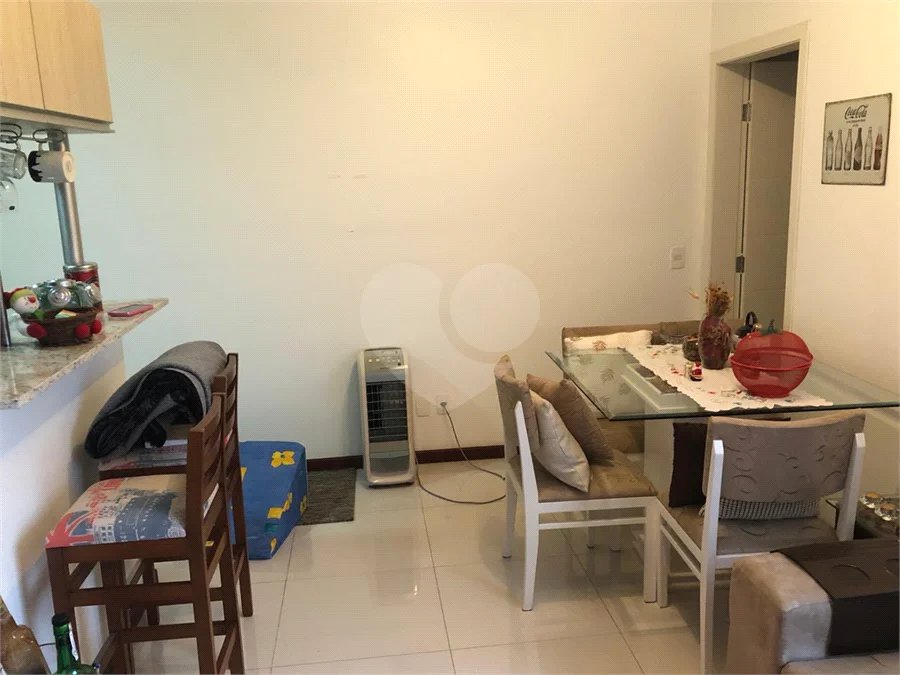 Apartamento em Bragança Paulista com 1 suíte, cozinha americana, varanda, 1 vaga garagem, área lazer com piscina e salão de festas