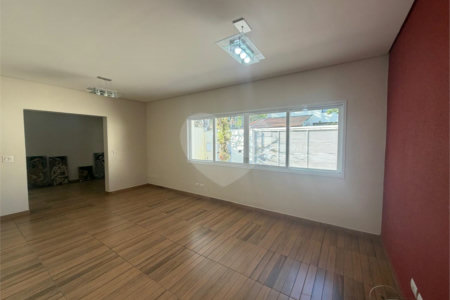 Casa Térrea à venda com 3 quartos, sendo 1 suíte, em Alto da Boa Vista, São Paulo, SP