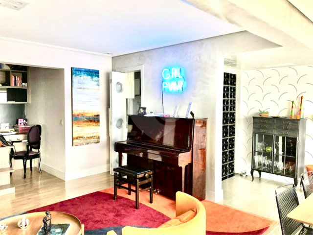 Apartamento à venda com 3 quartos, sendo 1 suíte,  em Campo Grande, São Paulo, SP