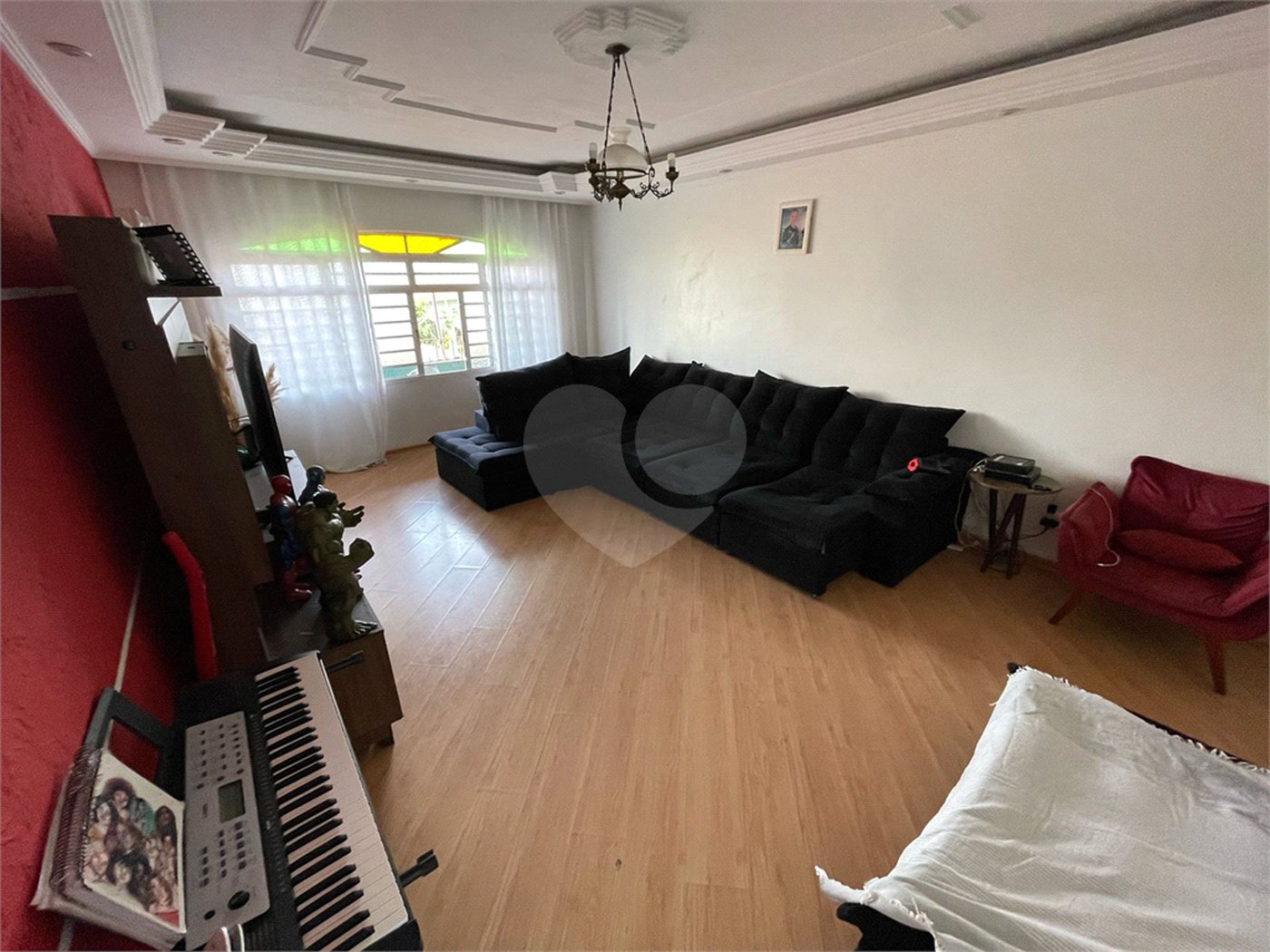 Casa à venda com 3 quartos, sendo 1 suíte, em Vila Júlia, Poá, SP