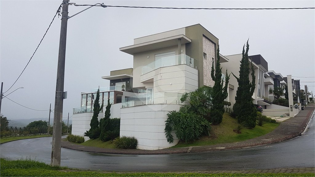 CASA A VENDA NO URBANOVA, CONDOMINIO JAGUARY, 4 DORMITORIOS, 4 SUITES, 5 VAGAS, PISCINA, SJC