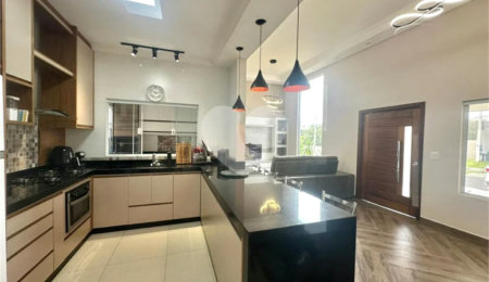 Casa à venda ou para alugar com 3 quartos, sendo 1 suíte, no condomínio Vila Rica, Indaiatuba - SP
