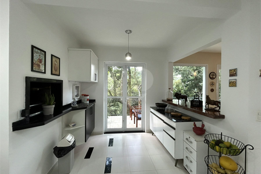 Casa à venda com 3 quartos, sendo 1 suíte, no condomínio Alpes da Cantareira, Mairiporã - SP