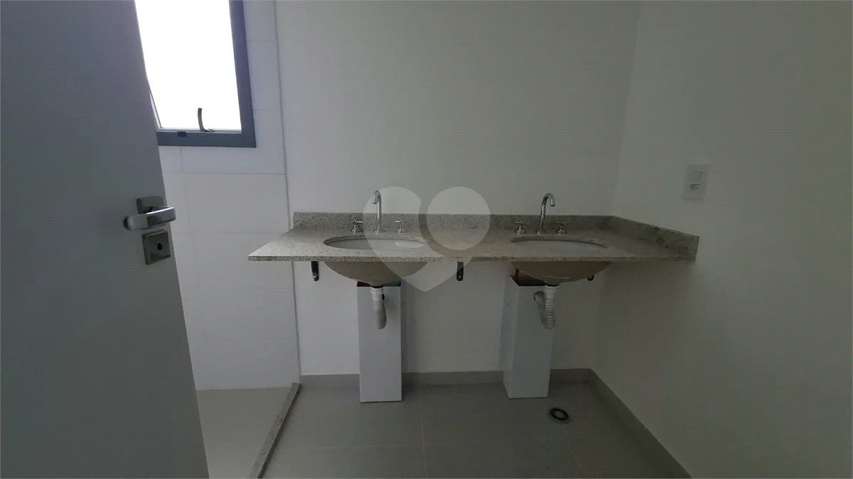 Apartamento à venda com 3 suítes em Vila Pirajussara, São Paulo, SP