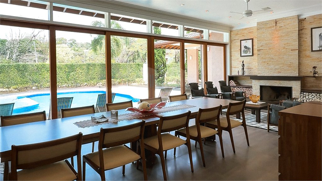 Casa à venda com 4 suítes no condomínio Halvétia Country Residencial, Indaiatuba - SP