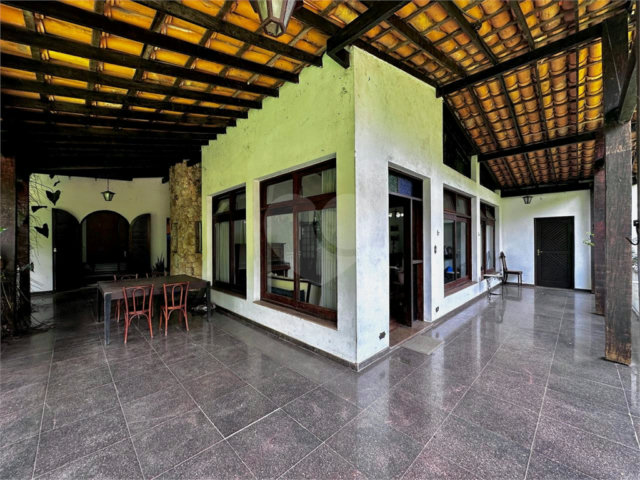 Casa à venda com 4 quartos, sendo 2 suítes,  em Interlagos, São Paulo, SP