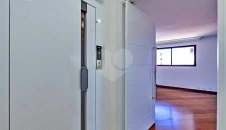 Apartamento à venda com 3 suítes em Campo Belo, São Paulo, SP