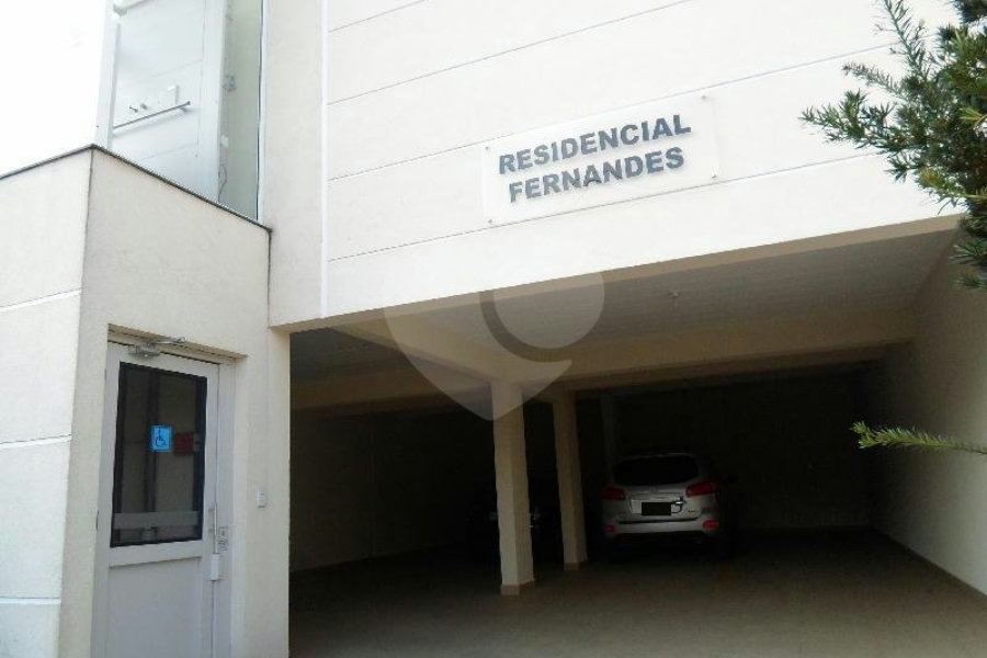 Casa à venda com 3 quartos, sendo 1 suíte, no condomínio Fernandes, São Paulo - SP