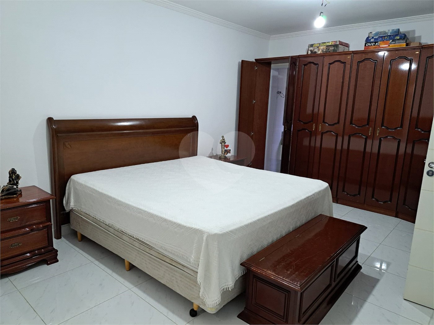 Sobrado à venda com 4 quartos, sendo 2 suítes, em Jaraguá, São Paulo, SP