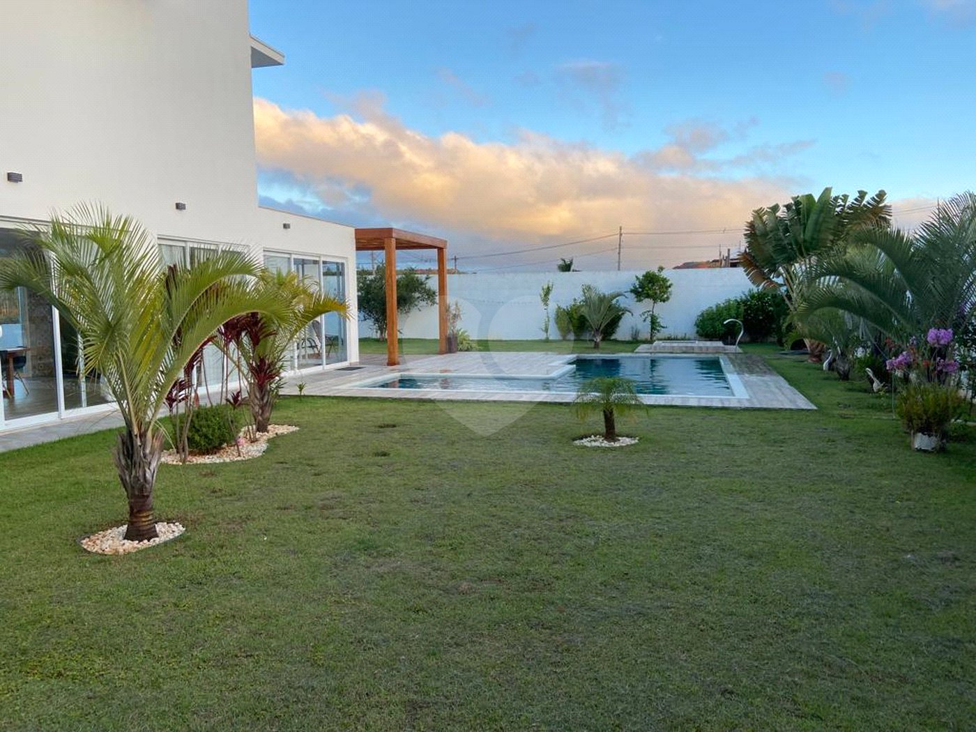 Casa à venda com 5 suítes no condomínio Residencial Fazenda Alta Vista, Salto de Pirapora - SP