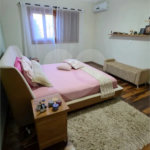 Refúgio de Alto Padrão em Condomínio Fechado: Natureza, Charme e 5.500m² de Terreno