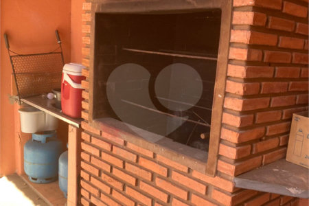 Vende-se excelente casa próxima ao Centro