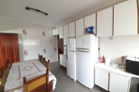 Vende-se: Sobrado no Cursino/Ipiranga, 2 Quartos, 2 Salas, 8 vagas de garagem!