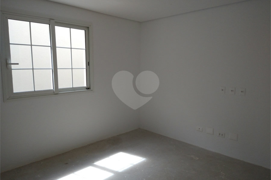 Condomínio de casas de alto padrão em estilo Neoclássico Francês