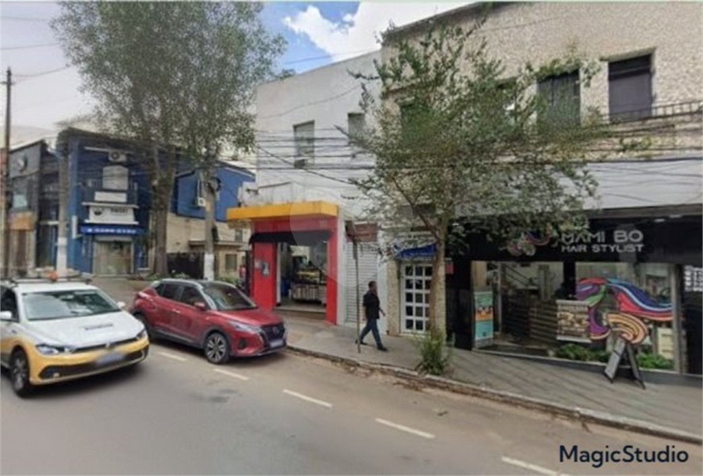 Sobrado comercial com 150m² , 7 salas , 3 banheiros , para locação na Bela Vista.