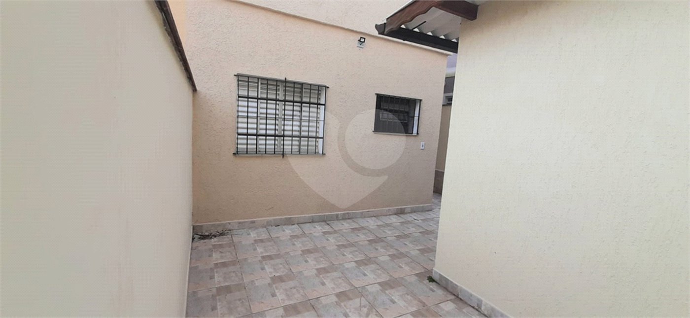 Sobrado amplo com 3 quartos, suíte e quintal para venda no Tremembé !!!