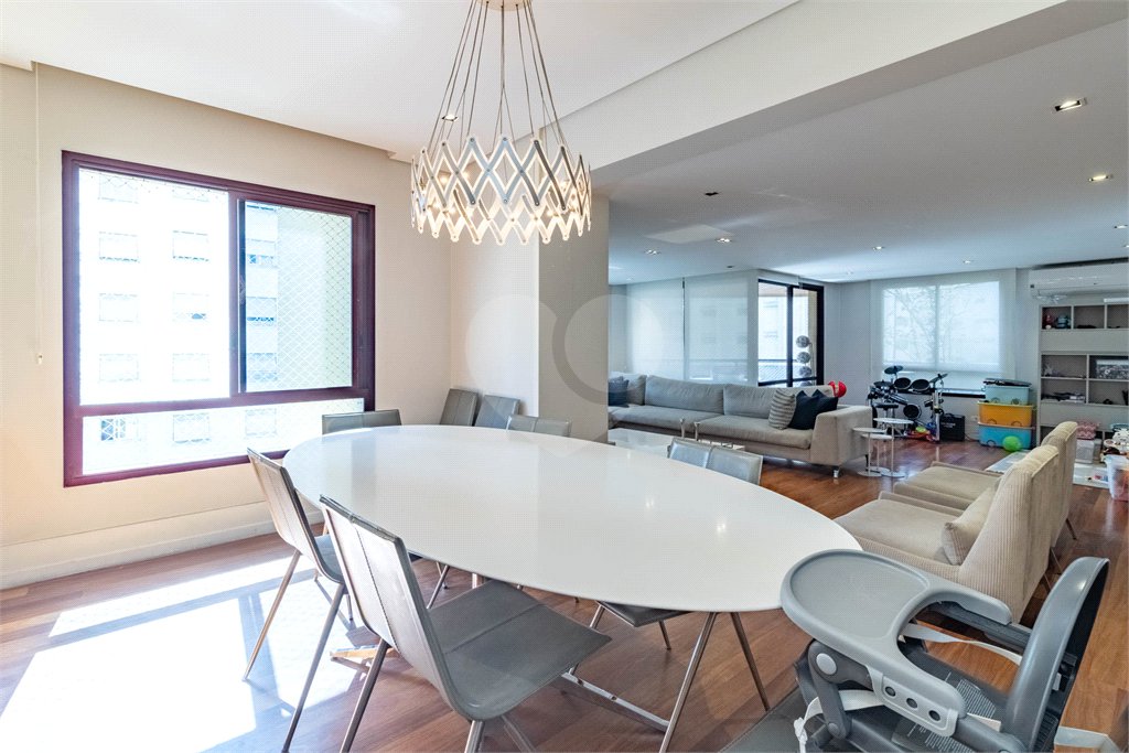 Apartamento à venda com 4 quartos, sendo 3 suítes, em Santa Cecília, São Paulo, SP