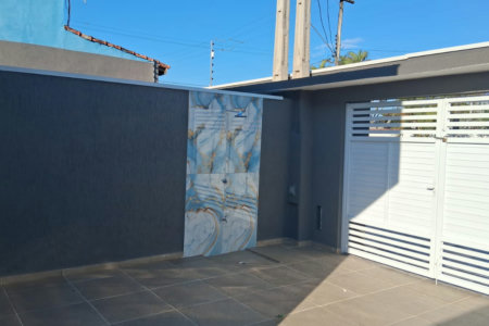 Casa à venda com piscina em Itanhaém