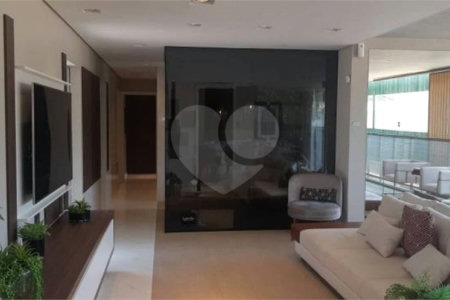 Apartamento à venda com 3 quartos, sendo 2 suítes, em Jardim das Acácias, São Paulo, SP