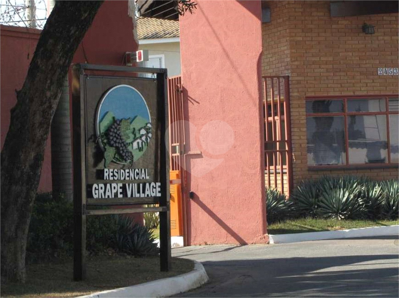 Casa à venda com 3 quartos, sendo 1 suíte, no condomínio Residencial Grape Village, Vinhedo - SP