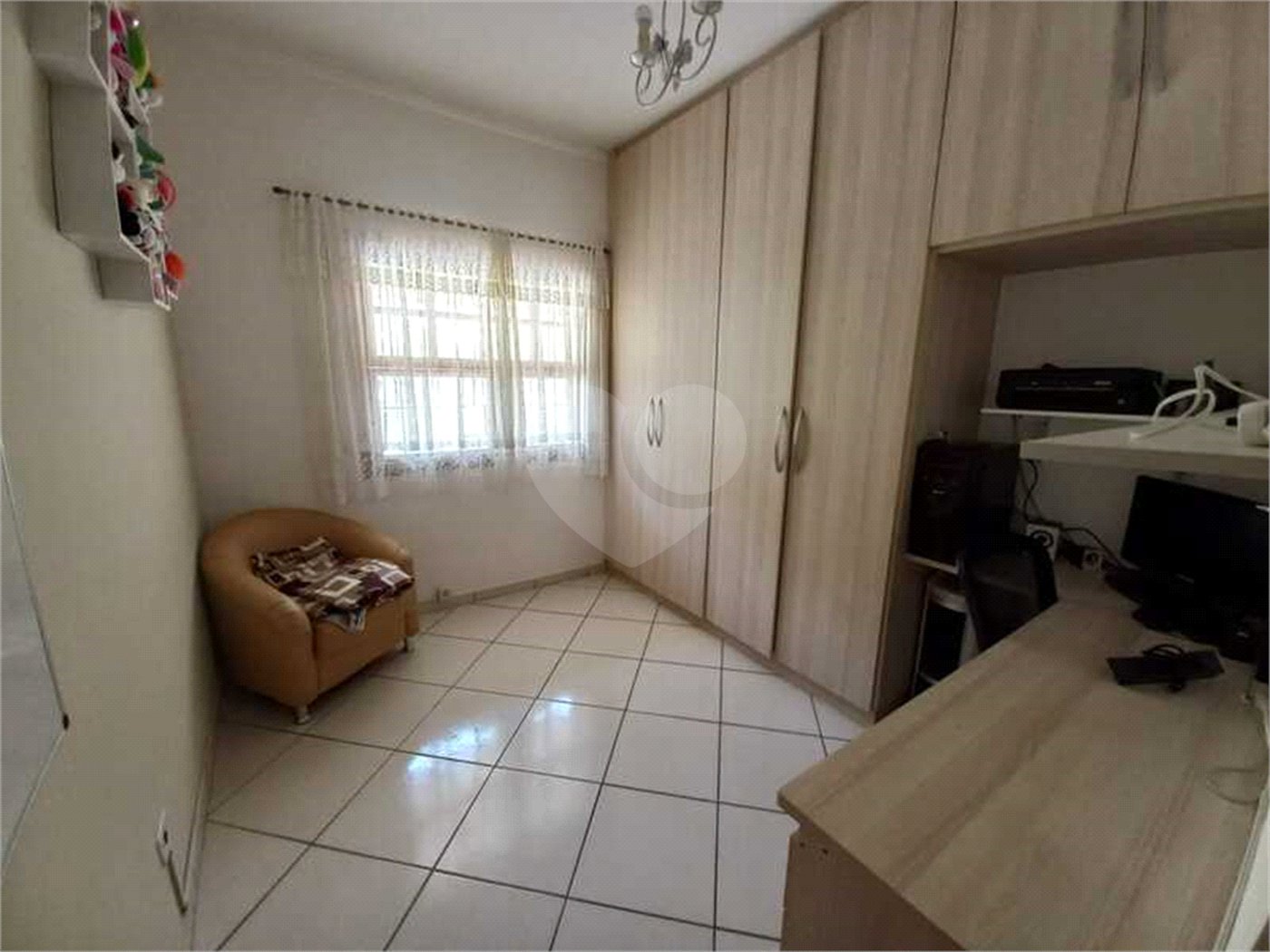 Casa à venda com 3 quartos, sendo 1 suíte, no condomínio Outeiro das Flores 2, Itupeva - SP