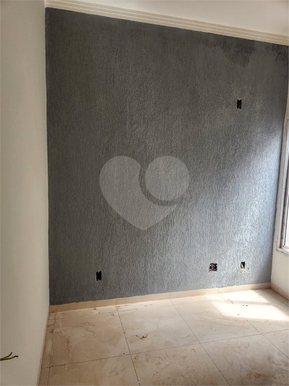 Casa à venda com 3 quartos, sendo 2 suítes, no condomínio Sollares, Araraquara - SP
