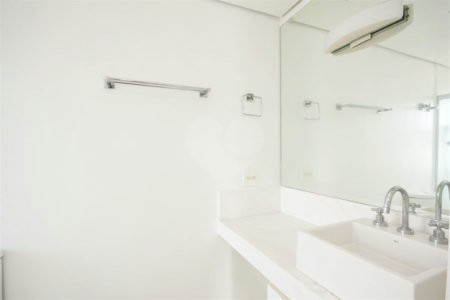 Apartamento à venda com 3 quartos, sendo 1 suíte, em Alto da Boa Vista, São Paulo, SP